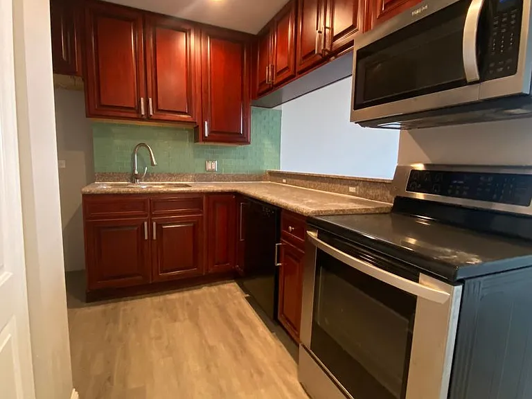 10 N Sheridan Rd. — Photo 10