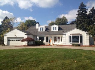 23750 E River Rd, Grosse Ile, MI
