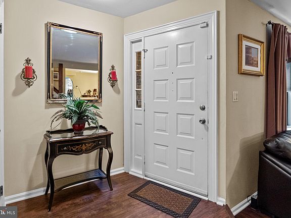 2nd image of 27 Essex Pl