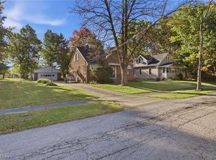 5451 Hill St, Maple Hts, OH 44137