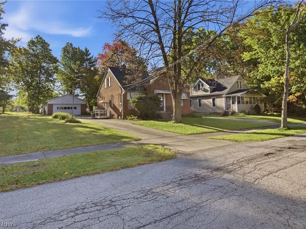 5451 Hill St, Maple Hts, OH 44137