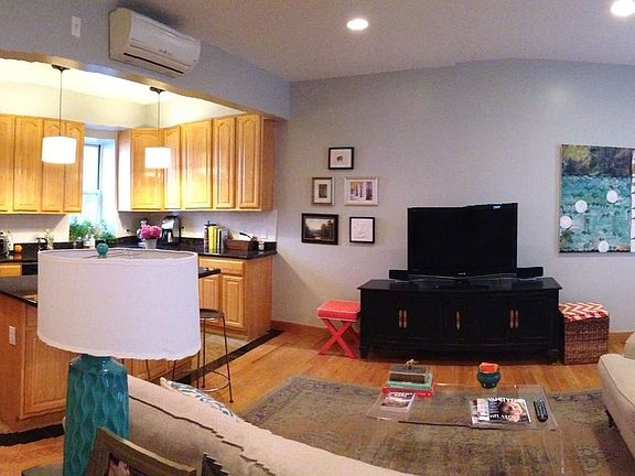 4th image of 105 E 9th St APT 1F