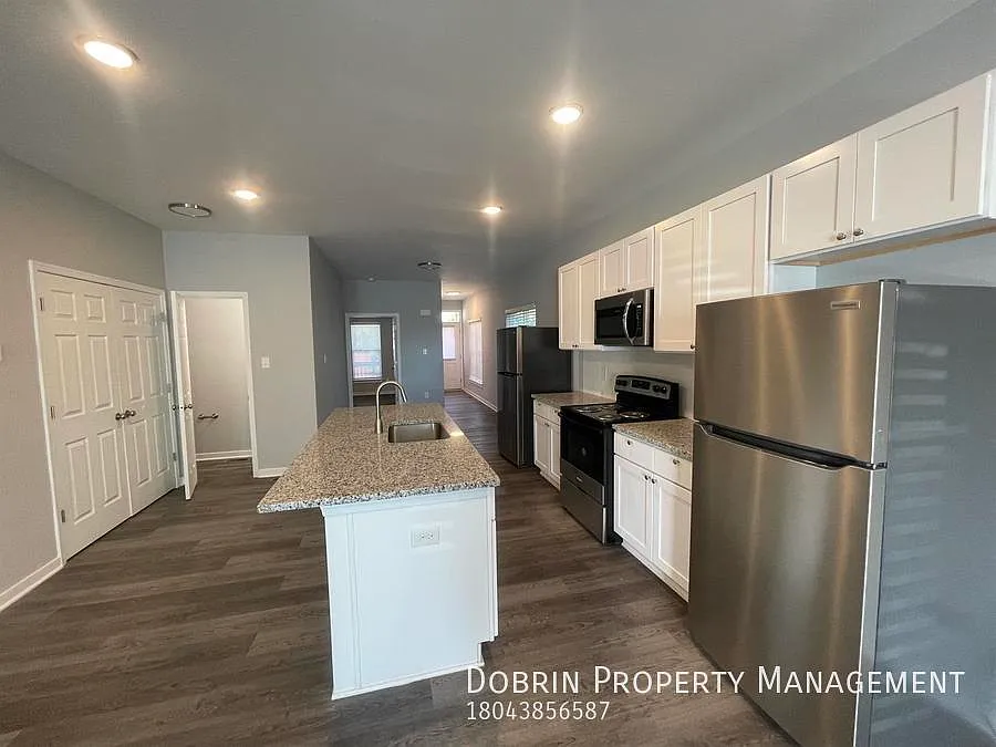2080 Moore St — Photo 2