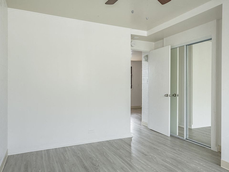 Kapiolani Village bedroom with mirror doored closets