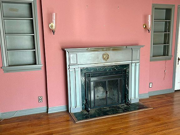 2nd image of 501 Young St