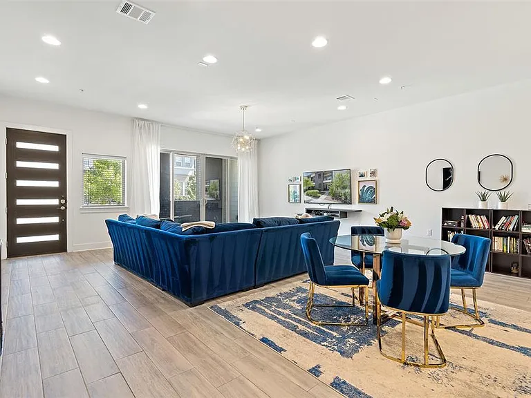 2211 Robert Browning St — Photo 4