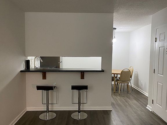 4th image of 3115 Edwards Pl APT 204