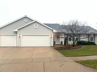 608 W Crossing Meadows Ln, Appleton, WI 54913