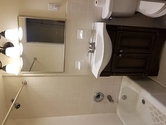 Rented by Max & Associates Realty Corp | media 9