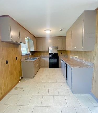 3rd image of 2649 3rd Ave