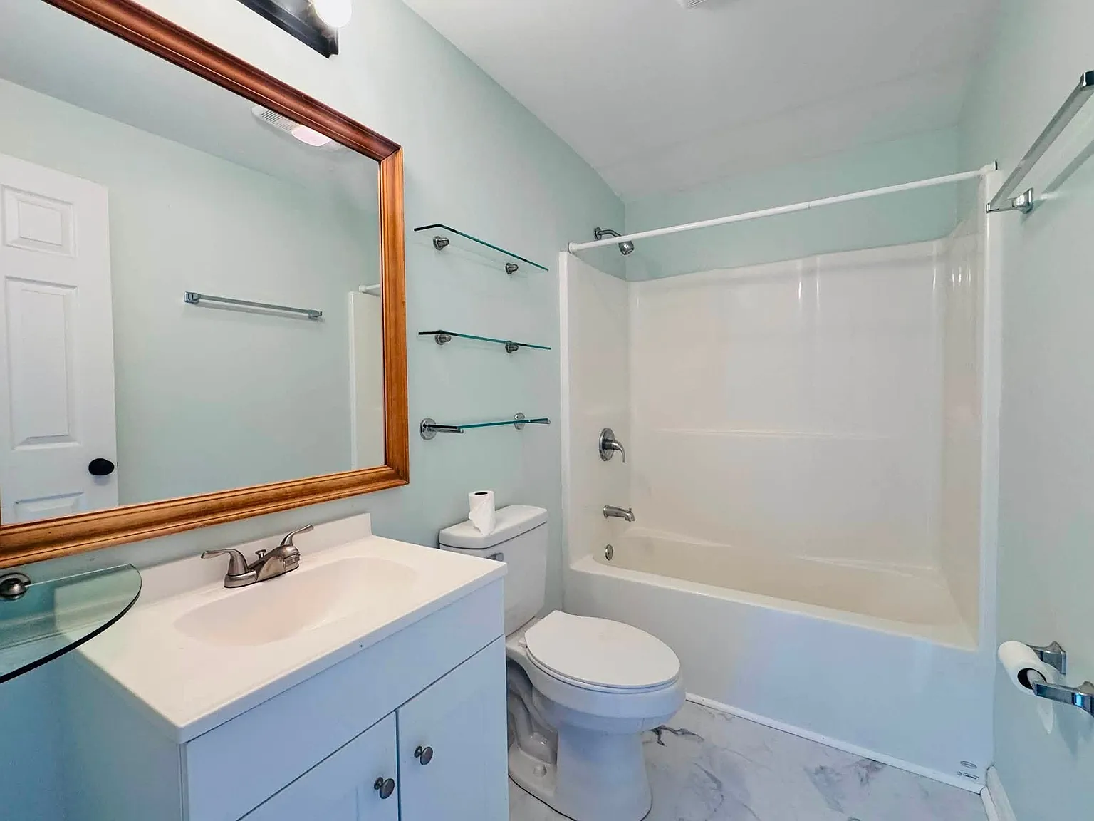 2 bed, 750 sqft, $1,600 — Photo 3
