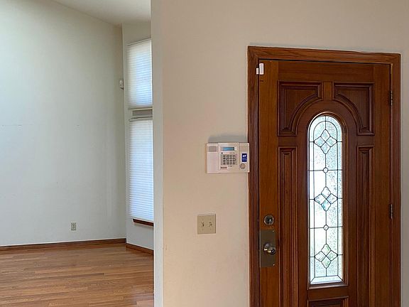 4th image of 2558 Tilden Ave