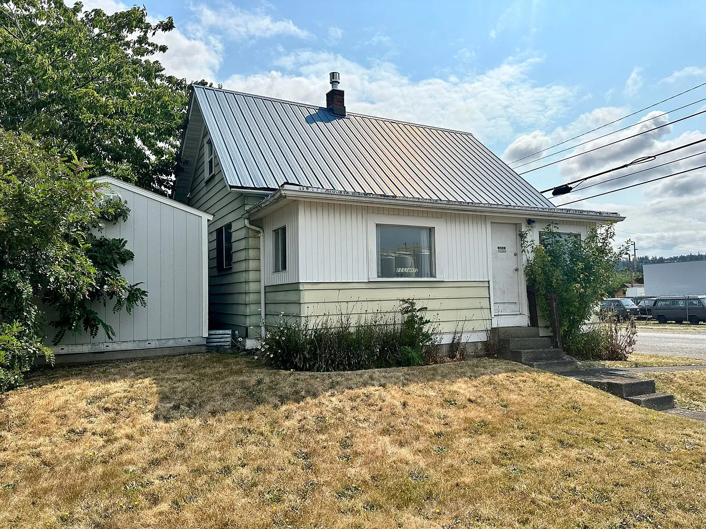 Lease Assignment: Available 9/4/2026! 3 Bdrm/1 Bath House! 12-Month Lease! — Photo 2