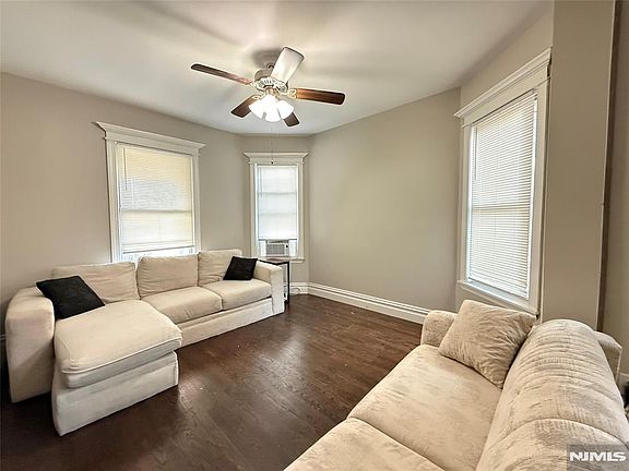 4th image of 162 Sylvan St
