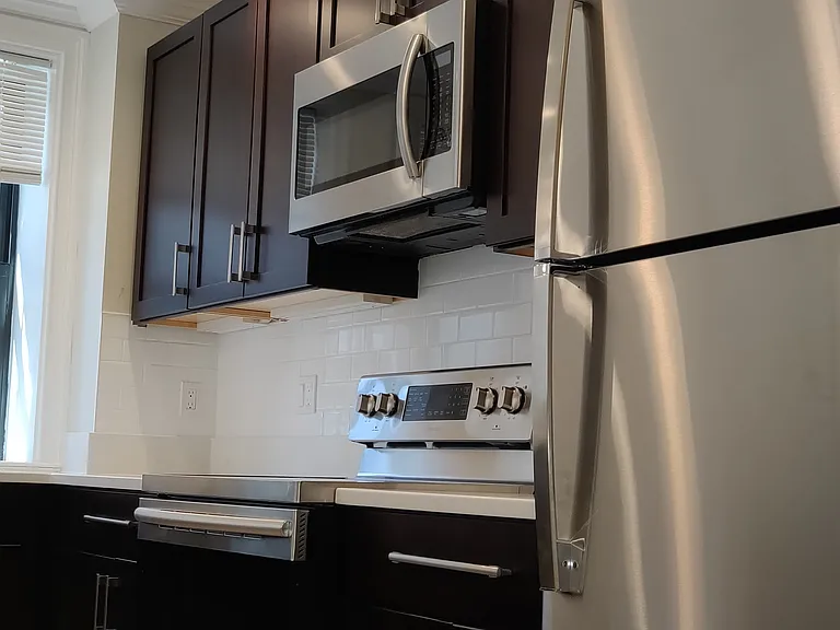 31 Glenville Ave #A — Photo 15