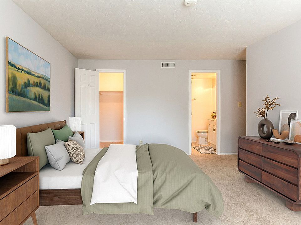 Main bedroom with ensuite bathroom