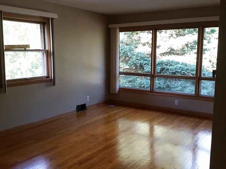 3027 S 83rd St #UPPER — Photo 3