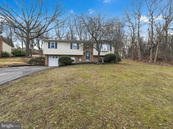 5981 Hocker Dr, Harrisburg, PA 17111