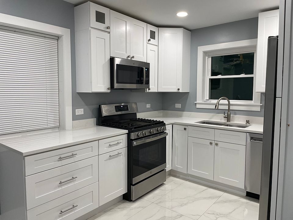 1st image of 5940 N Virginia Ave #1