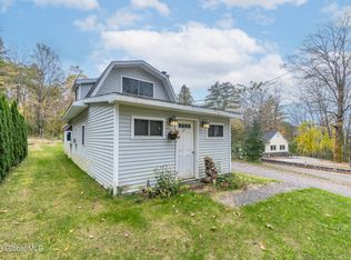 21 Pearce Ln, Ballston Lake, NY 12019