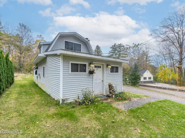 21 Pearce Lane, Ballston Lake, NY 12019