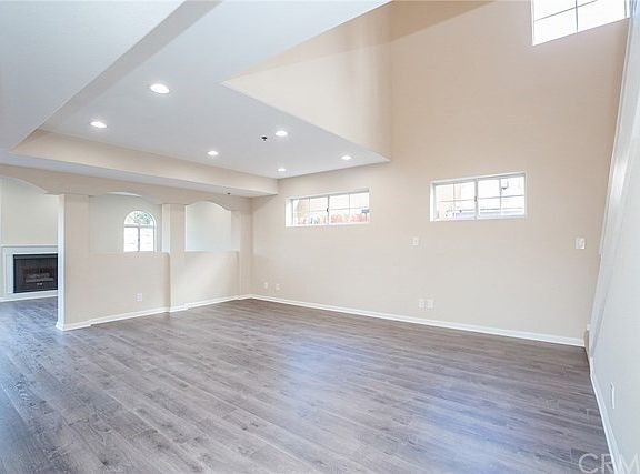 3rd image of 2067 Santa Ana S