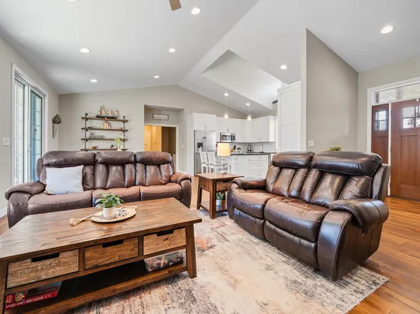 5201 Colonial Ct NE, Alexandria, MN 56308