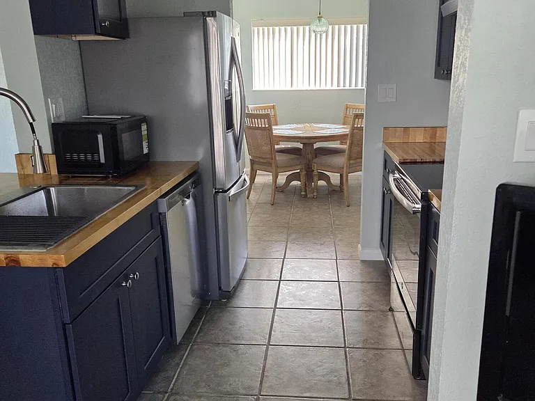 400 Beach Park Ln — Photo 8