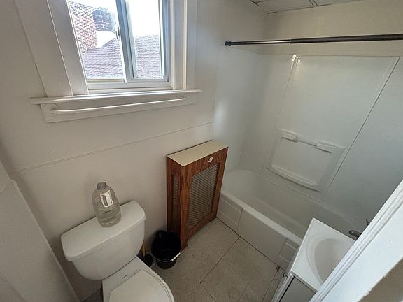4th image of 819 N 8th St Floor 3