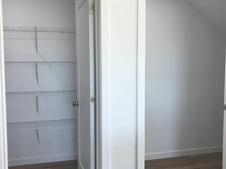 1062 W Holly St — Photo 9
