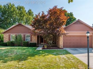 44976 Yorkshire Dr, Novi, MI 48375