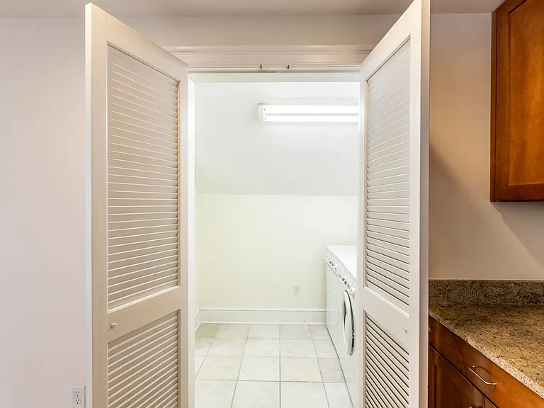 1001 Market St E #10 — Photo 25