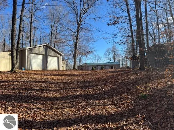 10242 N Seven Mile Rd, Lake City, MI 49651