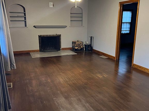 2nd image of 814 W 2nd