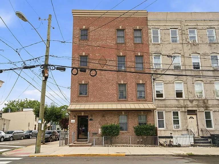 21 Saint Pauls Ave #1 — Photo 22