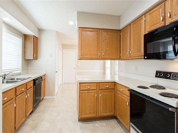 4th image of 2206 Lancecrest Dr