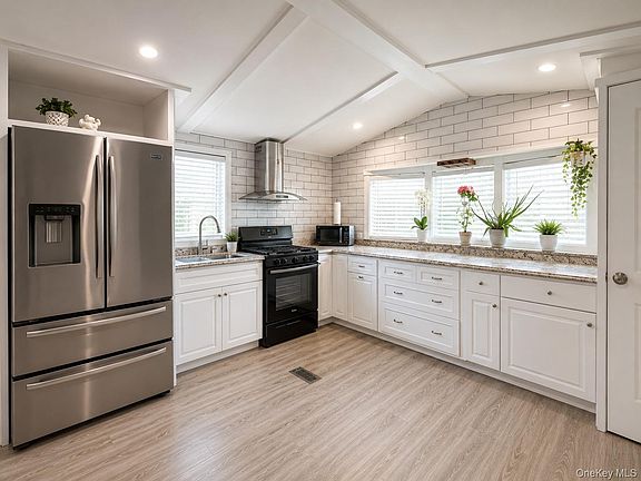 3rd image of 105 oak view Highway #20