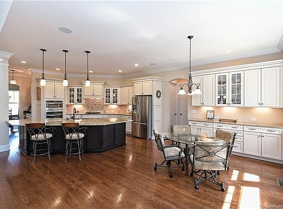 3rd image of 1100 Wessington Manor Ln