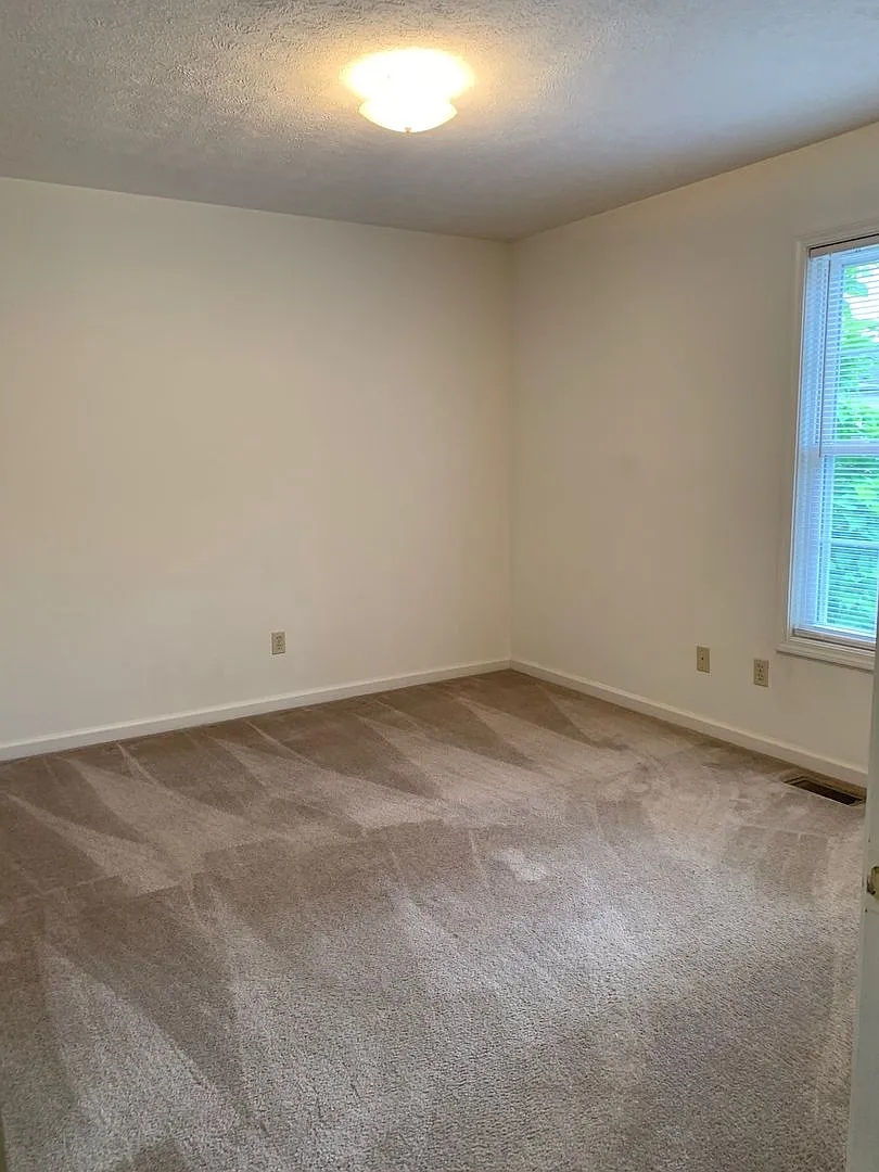 2 Bedroom 2 Bath Townhouse — Photo 4
