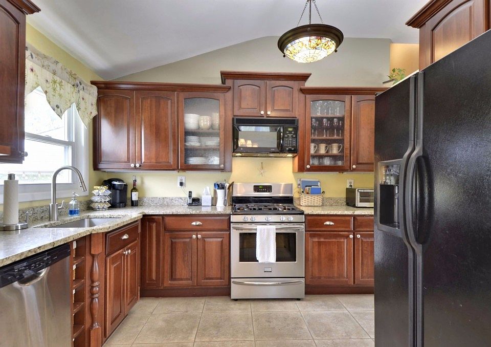 2nd image of 4 Brenda Ct