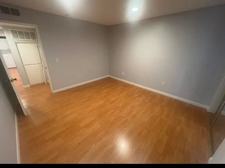 704 E Maple St #3 — Photo 9