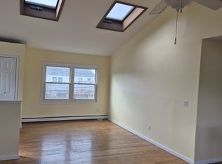 10 Hoover Ln, Bethpage, NY 11714