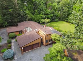 341 River Bend Rd, Great Falls, VA 22066