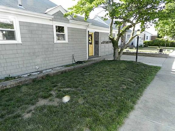 4th image of 12 Beverly Ann Dr