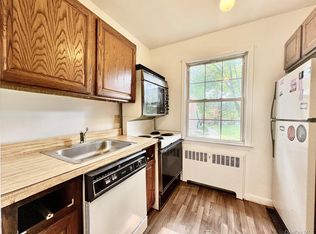 182 Pinewood Rd APT 28, Hartsdale, NY 10530