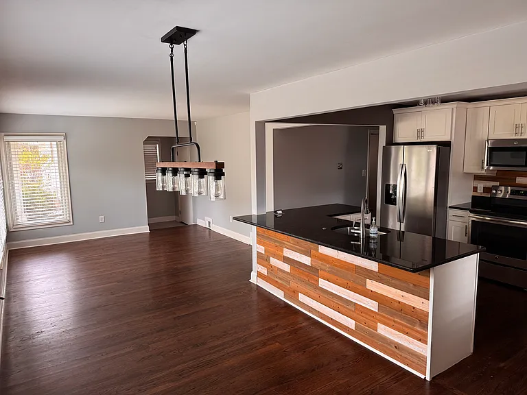 706 E Windemere Ave — Photo 3