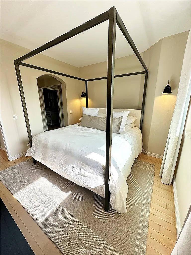 2 bed, 940 sqft, $3,900 — Photo 2