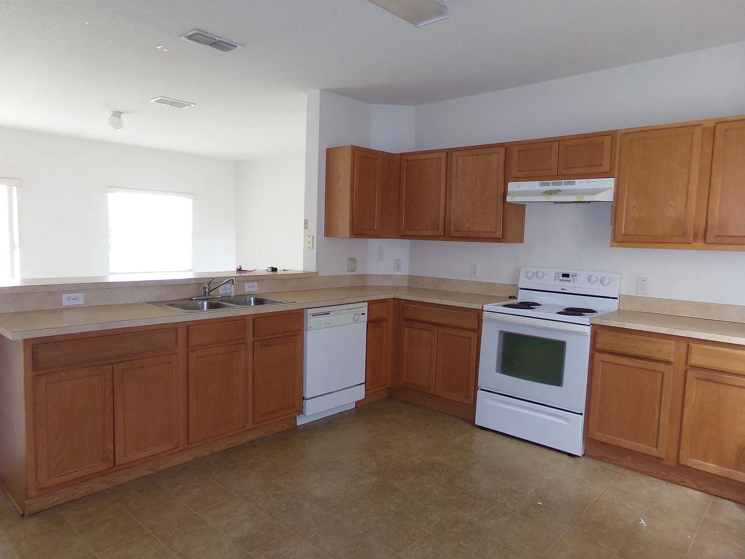 1003 Cumberland Dr - 1 — Photo 2