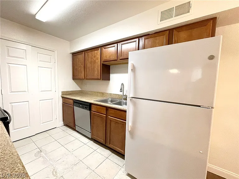 3135 S Mojave Rd #221 — Photo 8
