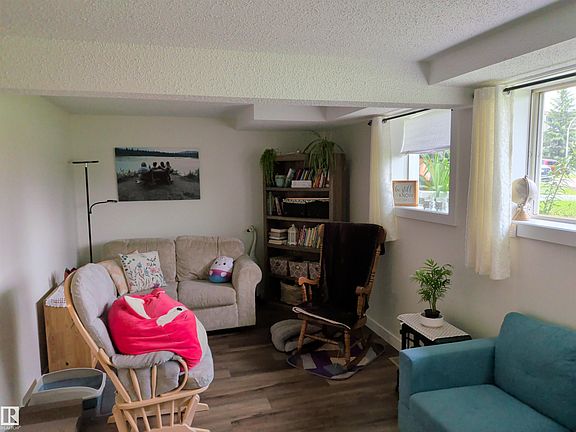 3rd image of 31 Brown St